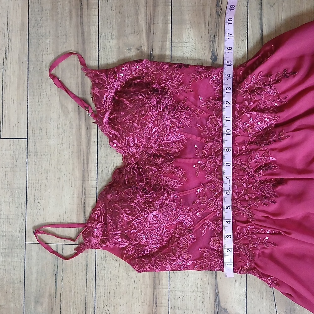 New Red A-line Formal Embellished Floral Embroidered Floor-Length Gown. Medium - Picture 15 of 17